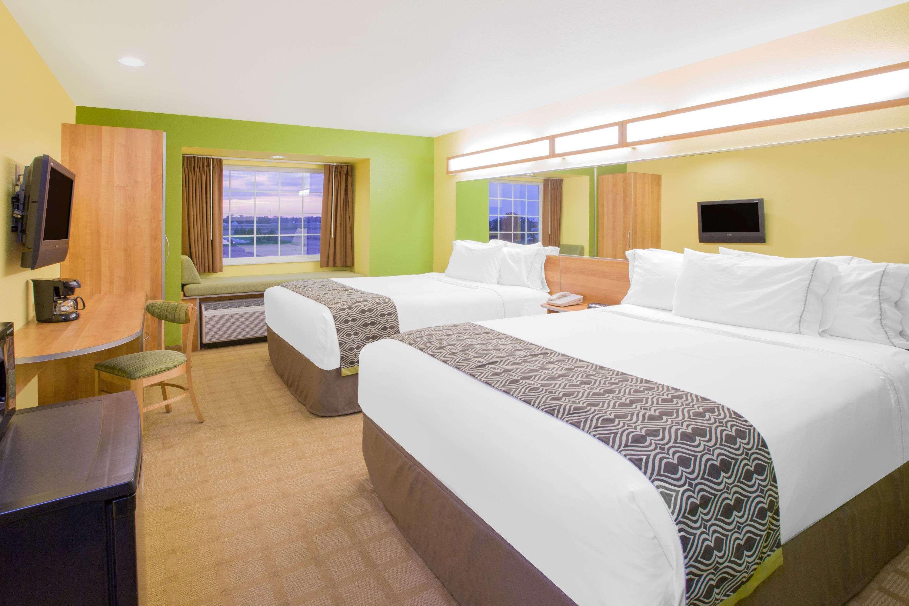 Microtel Inn & Suites By Wyndham Delphos Bagian luar foto