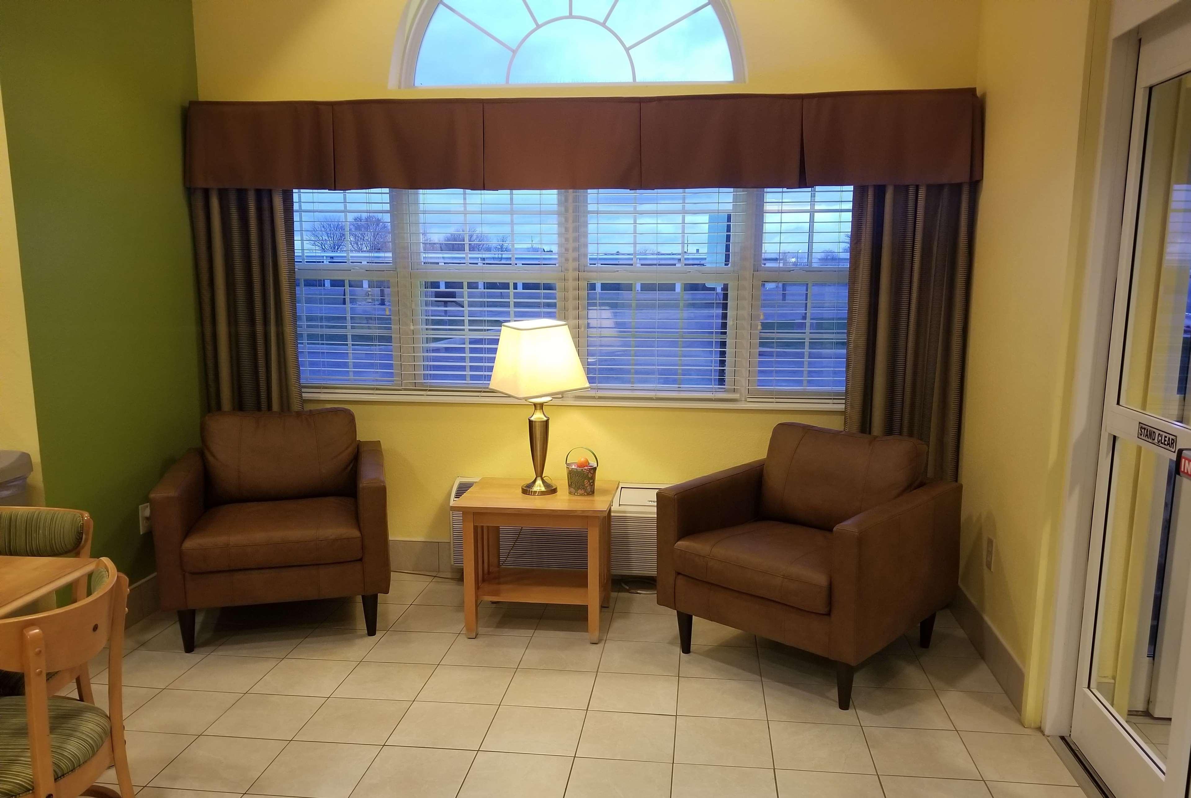 Microtel Inn & Suites By Wyndham Delphos Bagian luar foto