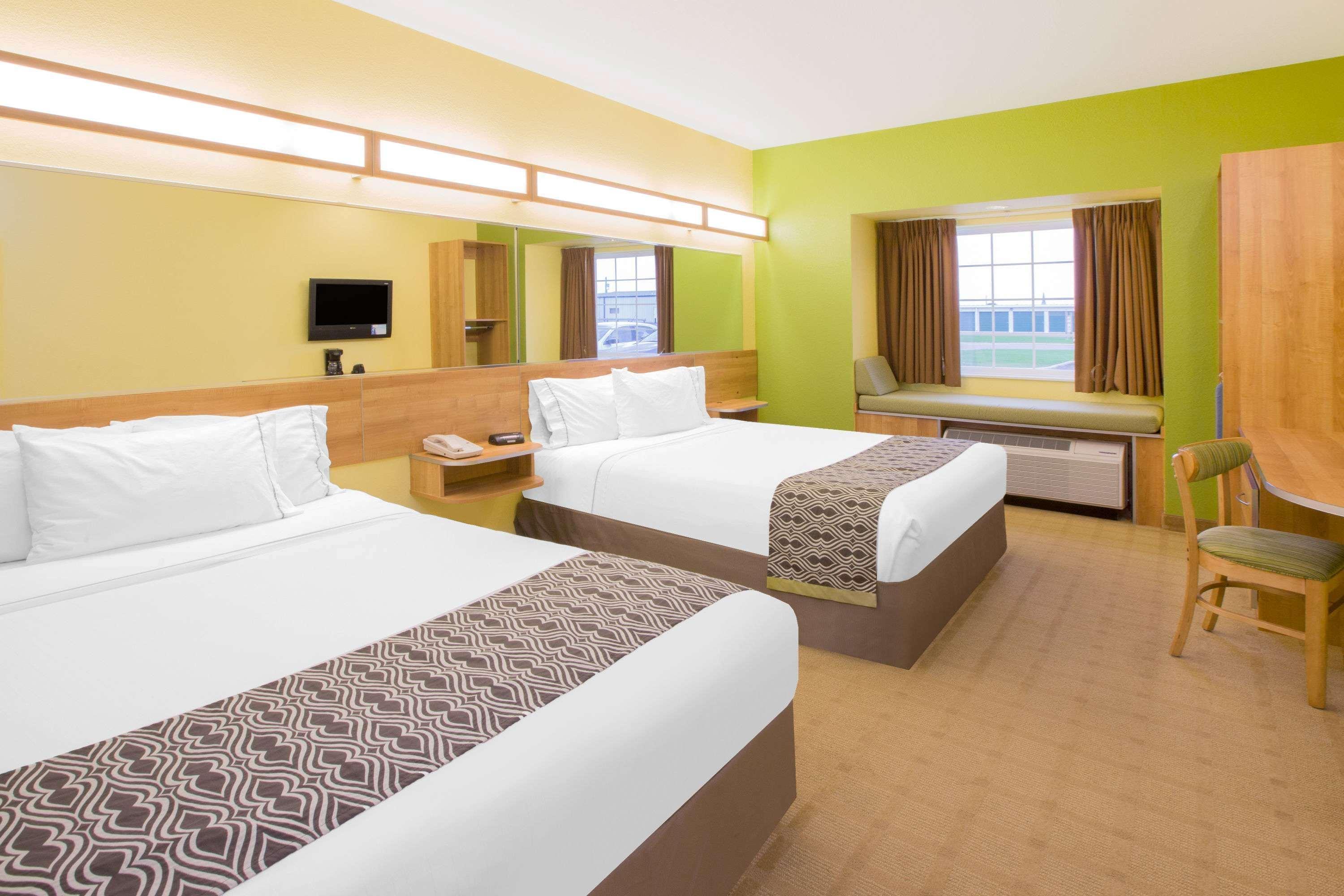 Microtel Inn & Suites By Wyndham Delphos Bagian luar foto