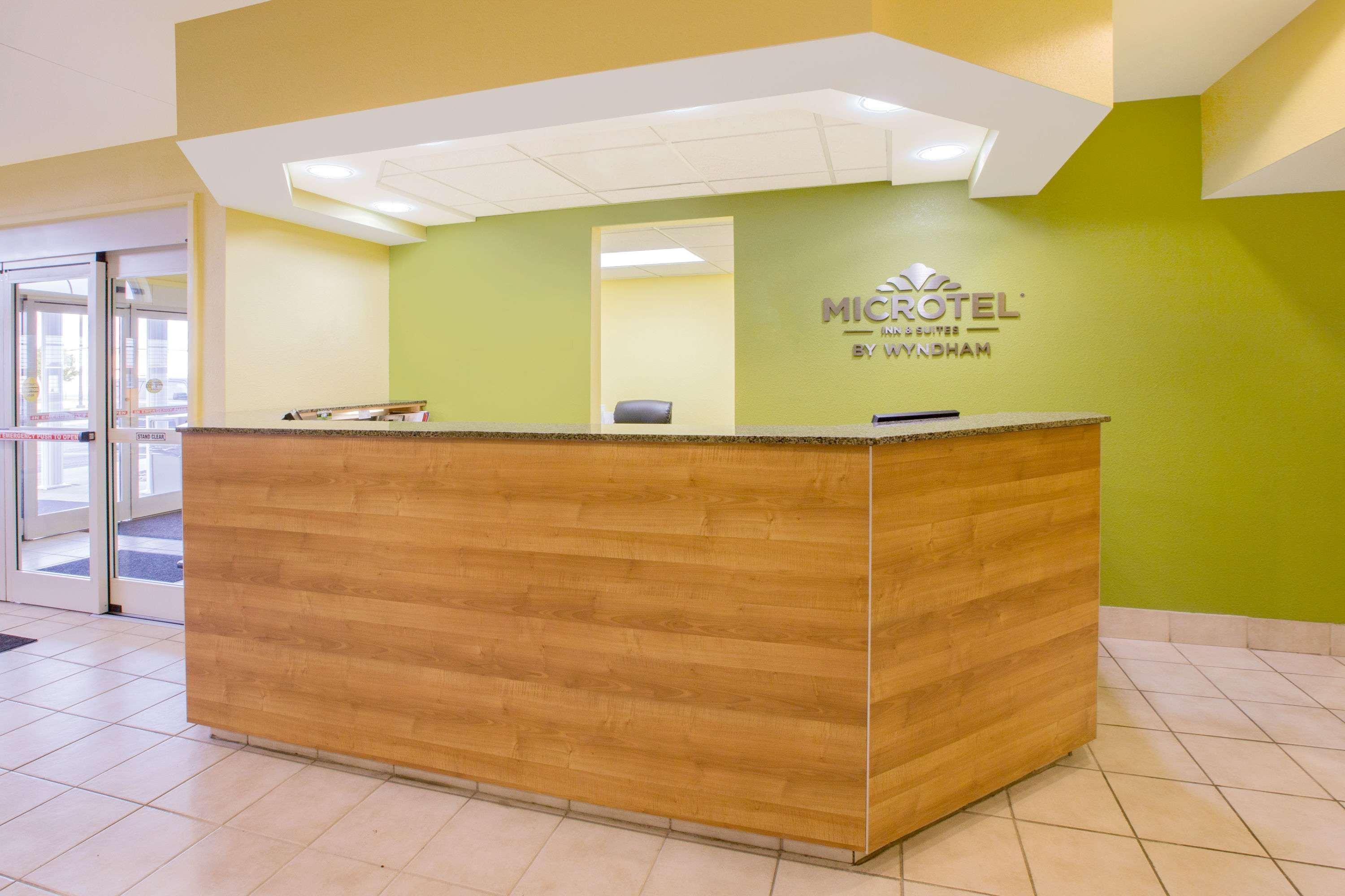 Microtel Inn & Suites By Wyndham Delphos Bagian luar foto