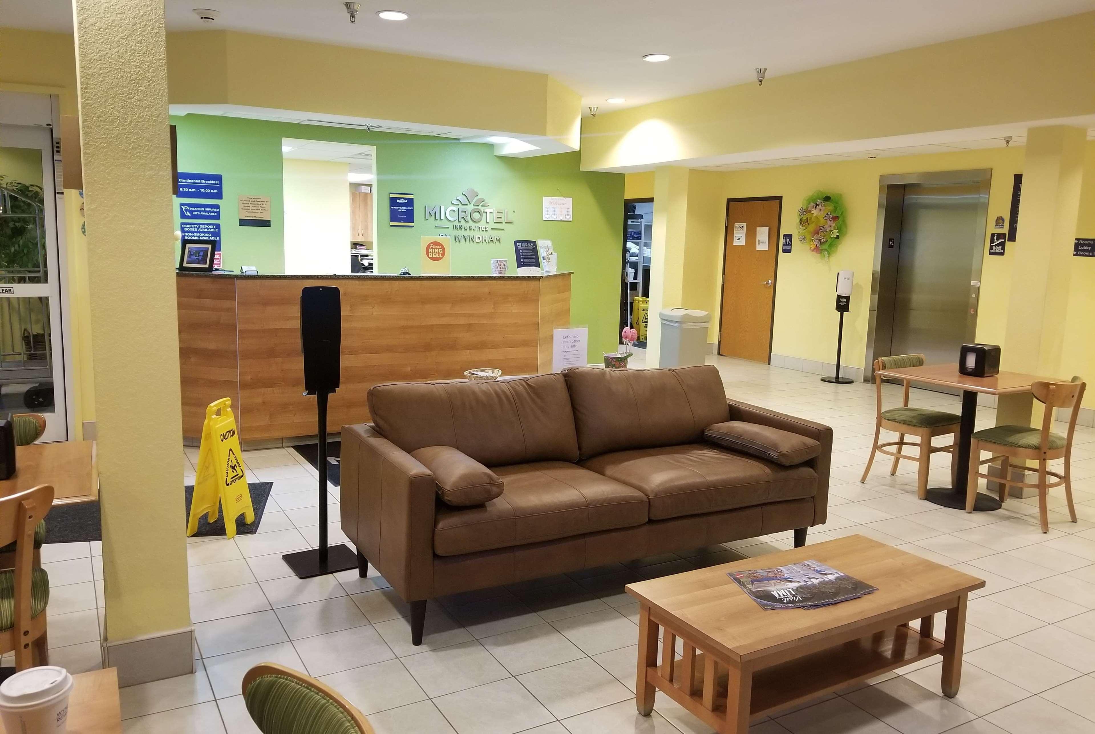 Microtel Inn & Suites By Wyndham Delphos Bagian luar foto