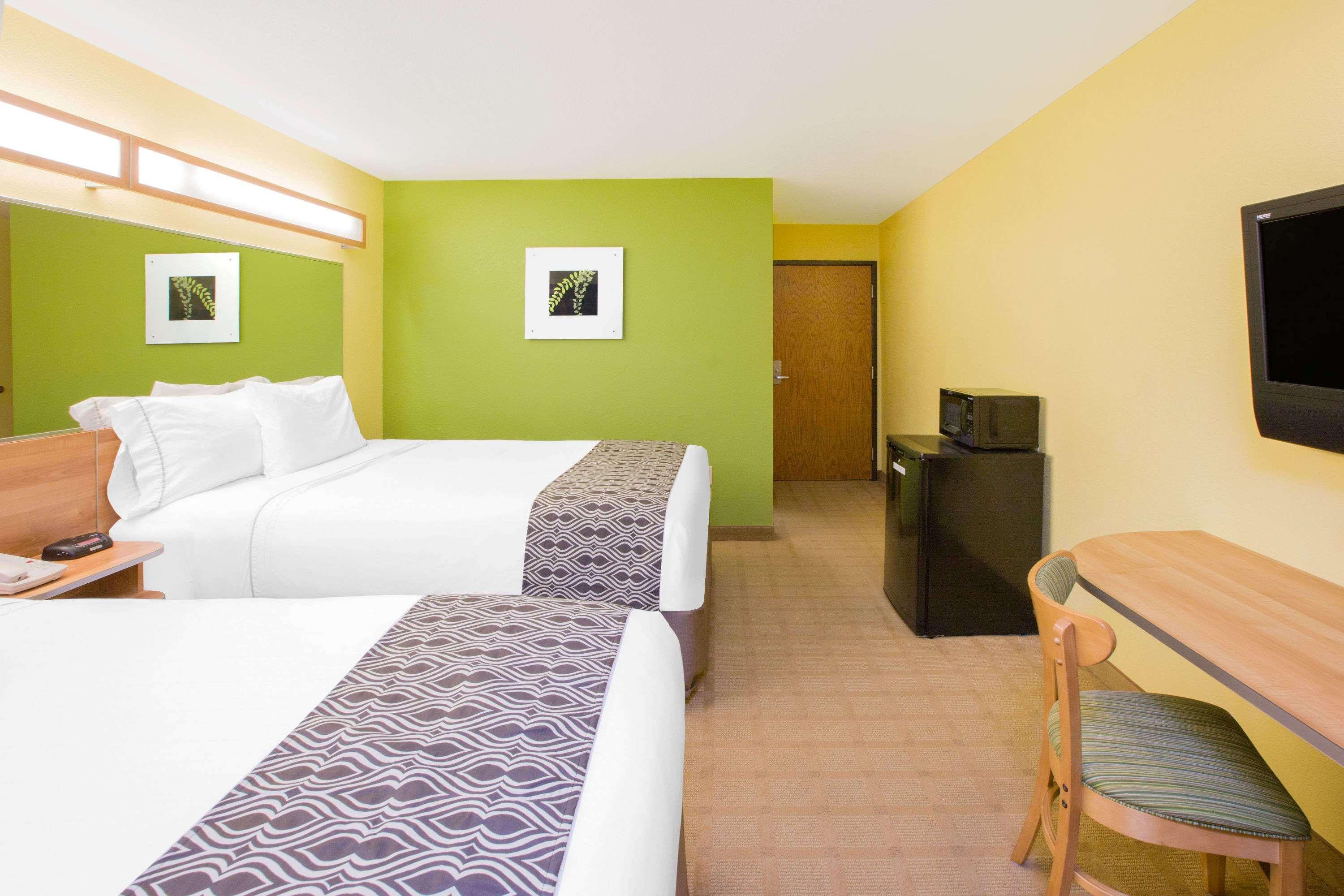 Microtel Inn & Suites By Wyndham Delphos Bagian luar foto