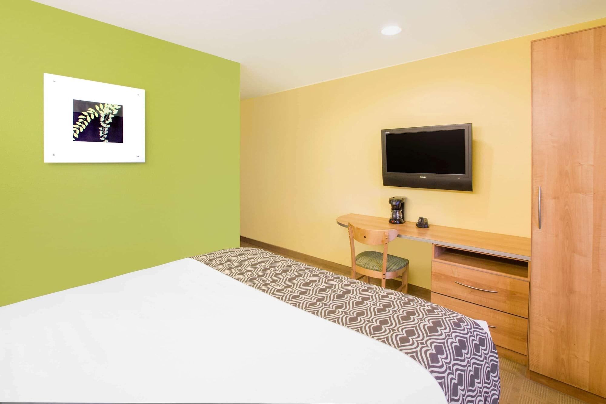 Microtel Inn & Suites By Wyndham Delphos Bagian luar foto