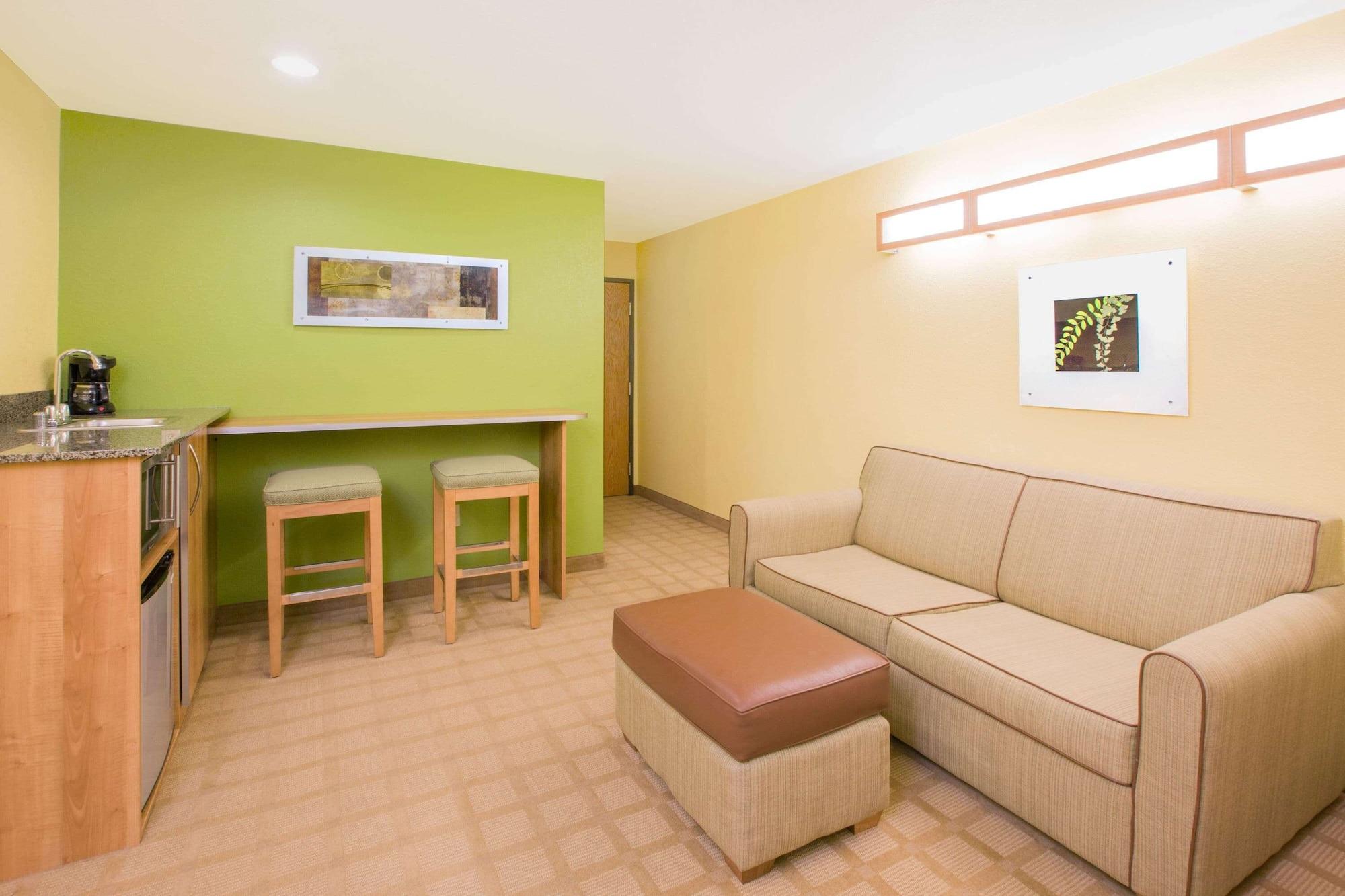 Microtel Inn & Suites By Wyndham Delphos Bagian luar foto