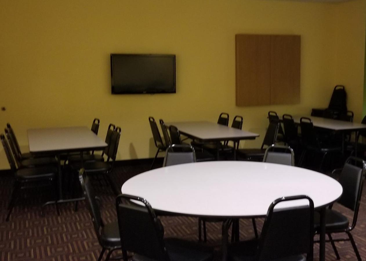 Microtel Inn & Suites By Wyndham Delphos Bagian luar foto